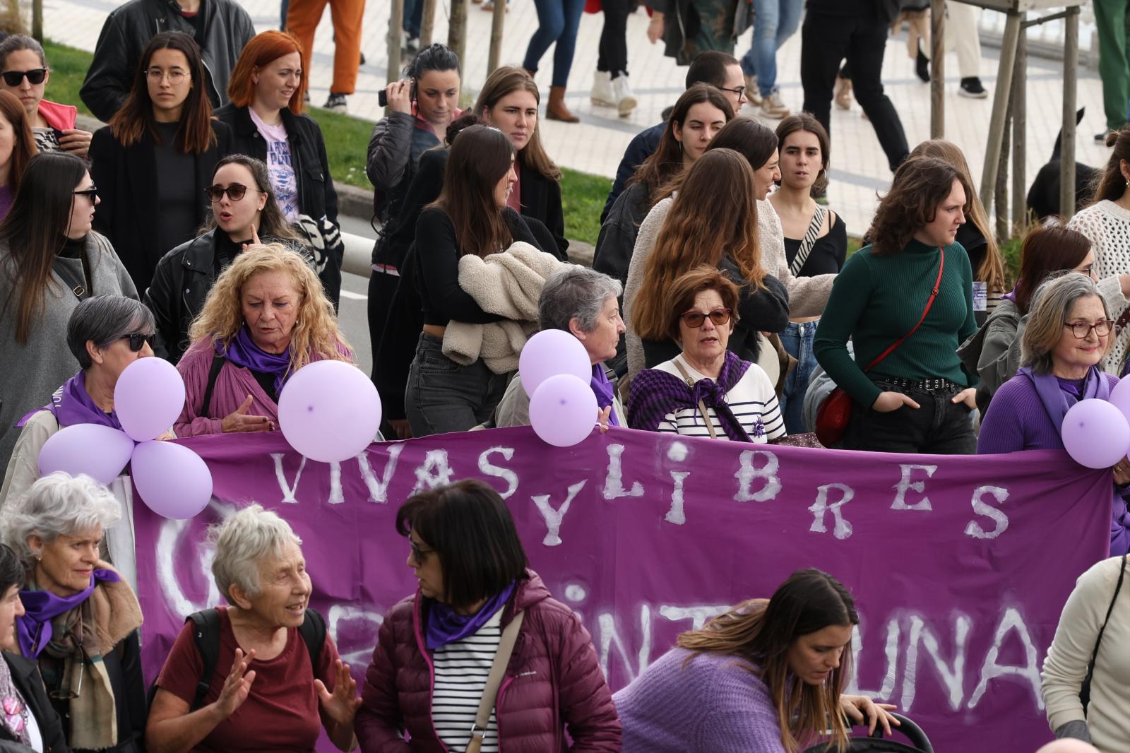 Manifestación del 8M en Donostia por la igualdad y contra el fascismo