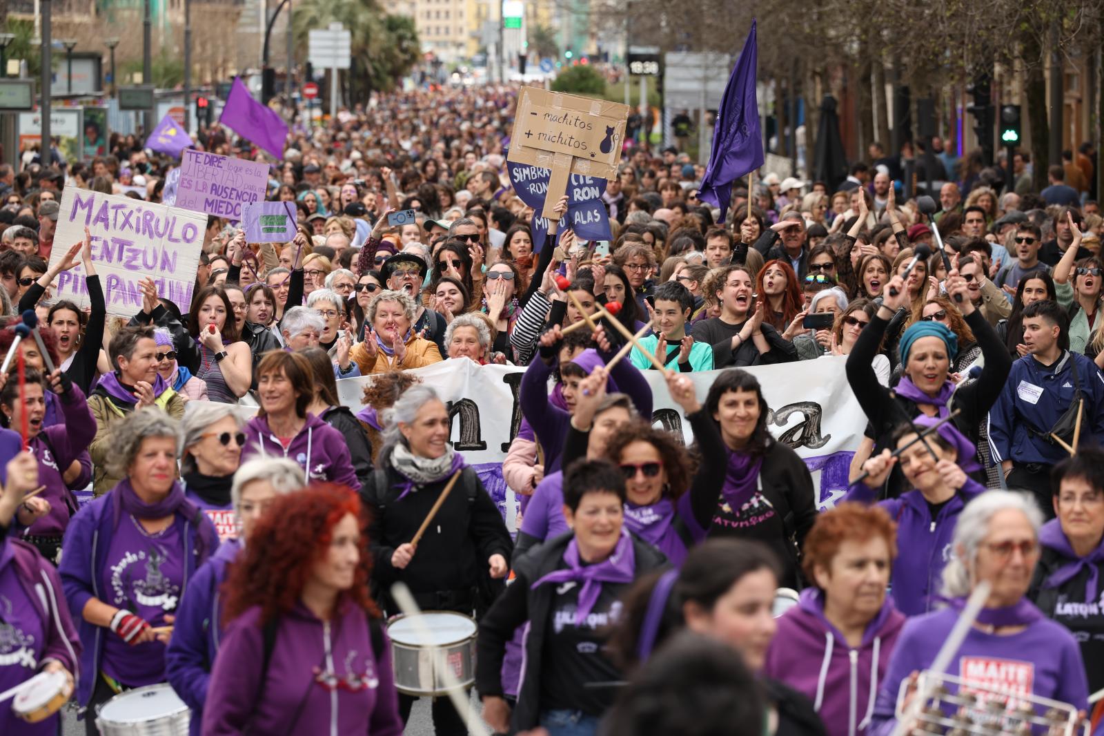 Manifestación del 8M en Donostia por la igualdad y contra el fascismo