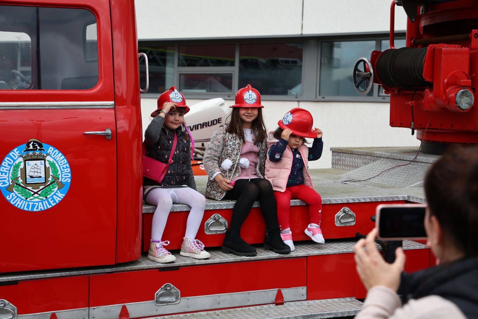 Así ha sido la jornada de puertas abiertas en el parque de bomberos de Donostia