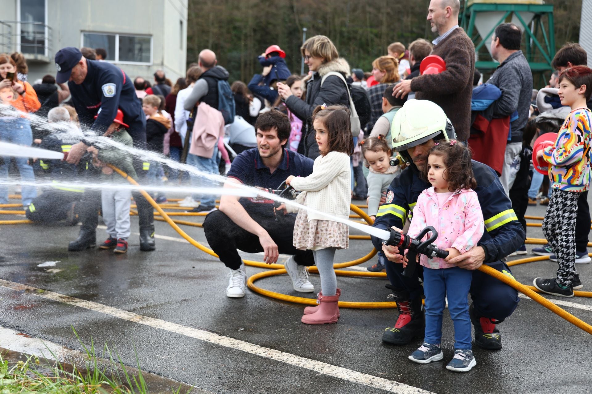 Así ha sido la jornada de puertas abiertas en el parque de bomberos de Donostia