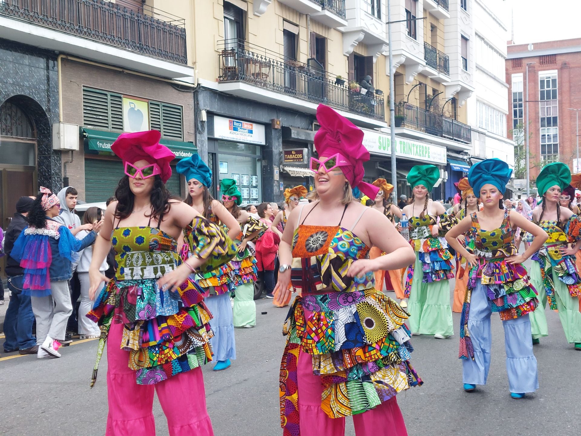 Así se ha vivido el desfile de carnaval en Trintxerpe