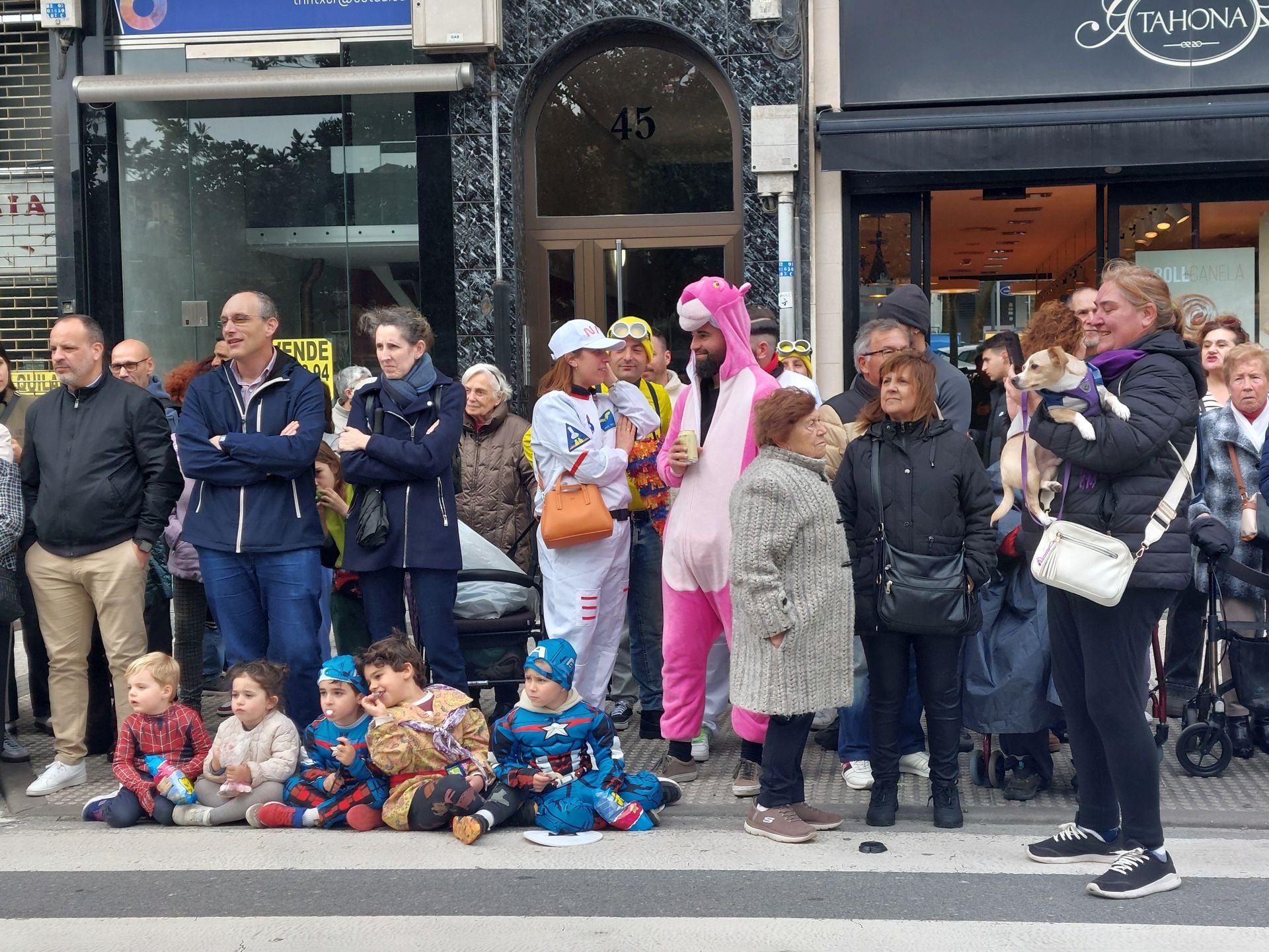 Así se ha vivido el desfile de carnaval en Trintxerpe