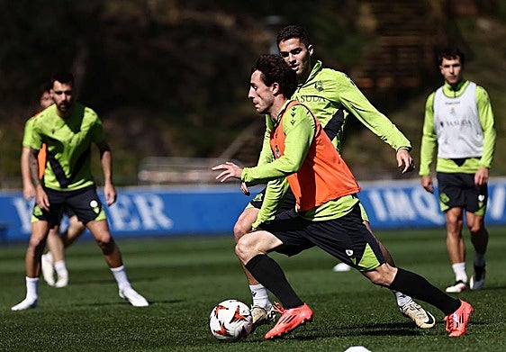 Odriozola y Zakharyan en el entrenamiento de este lunes