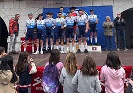 Los ganadores individuales y por equipos, en el podio.