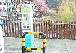 Punto de recarga de La Azoka Plaza al que se sumarán más durante los próximos meses.