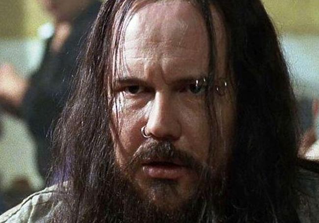 Santiago Segura en una escena de 'El día de la bestia' de Álex de la Iglesia.