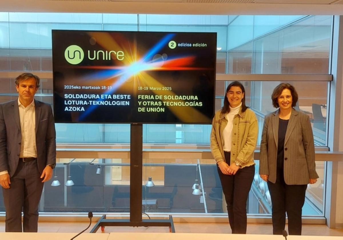 Fernando Mañas, director de Cesol; Nuria Alzaga, alcaldesa en funciones, y Mónica Alday, directora de la feria Unire.