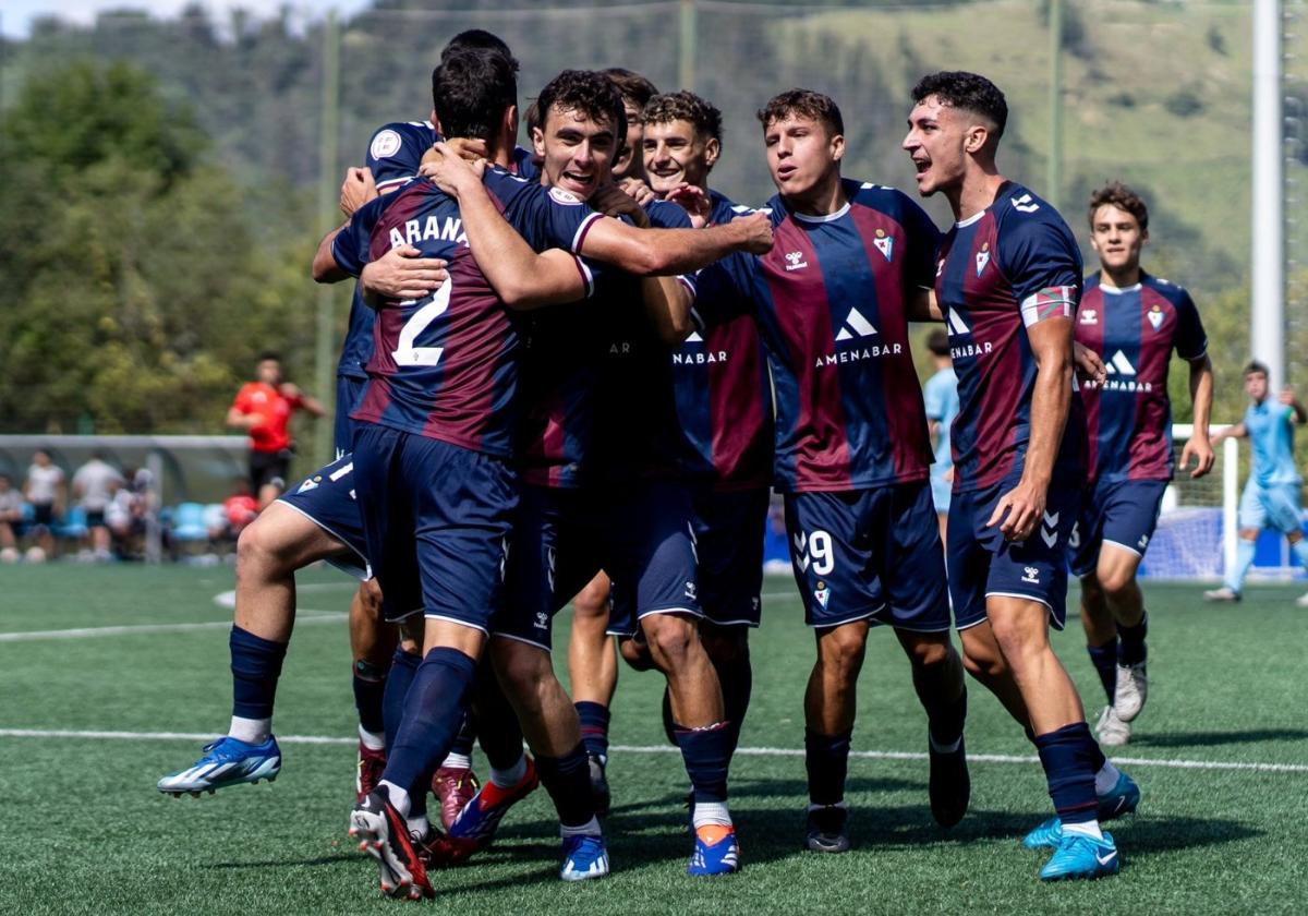El Eibar B golea 0-4 al Gernika para afianzar su liderato