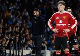 Amorim, Garnacho y Dalot, con cara de circunstancias en el partido del Reale Arena.