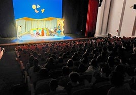 Txalo Produkzioak konpainiaren 'Amak' obrak ireki zuen programa Amaia Kultur Zentroan.