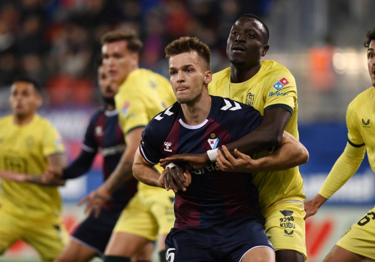 Arnau Comas, llegado para blindar la defensa del Eibar