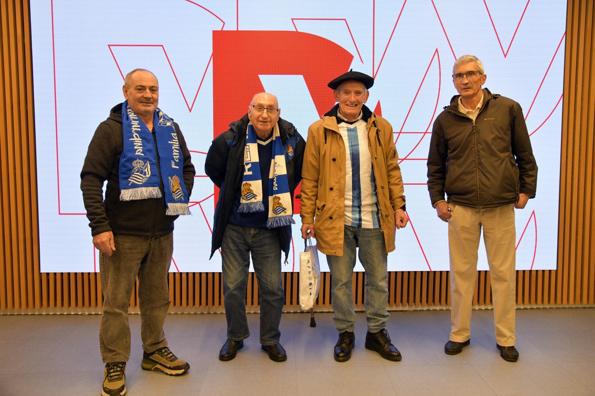 El DV Arena empuja a la Real desde casa