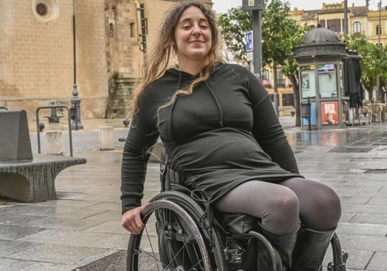 Loida Zabala, esta semana en la Plaza de España de Badajoz.