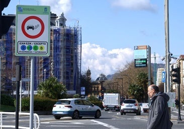 El Ayuntamiento estima que el tráfico de vehículos en el centro de Donostia baje un 10% en esta primera fase.
