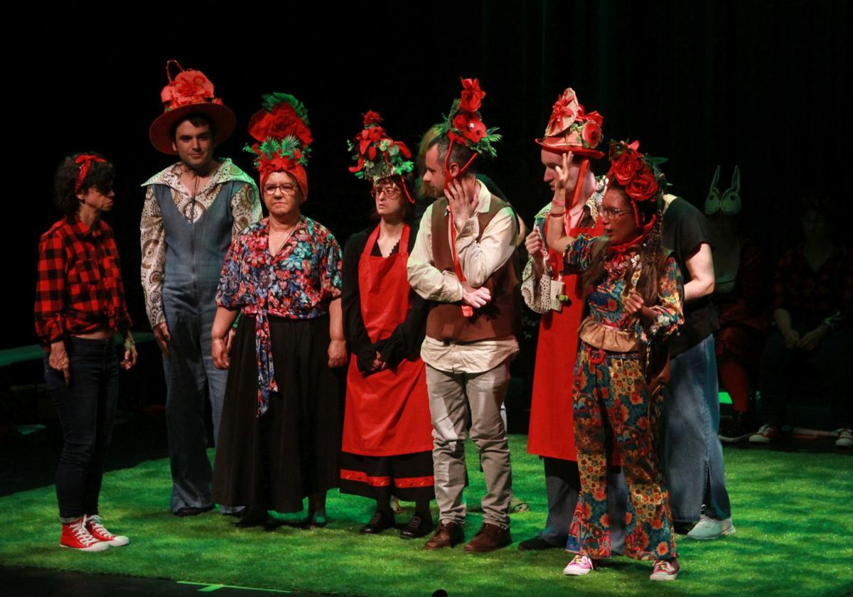 Ezezagunok, reconocidos por los valores sociales en el teatro