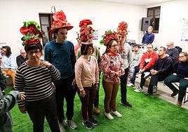 Actores de Ezezagunok durante un ensayo de una obra anterior.