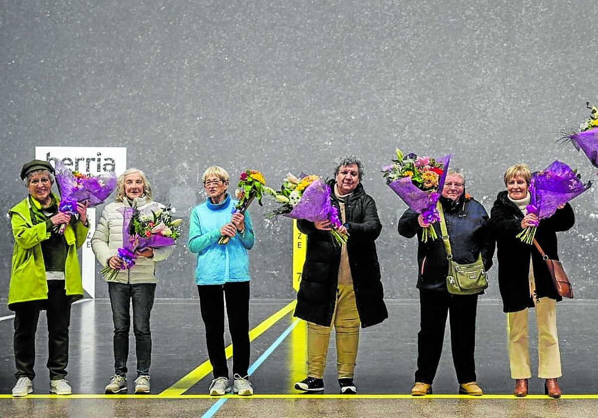 Palan aitzindari izandako emakumezkoak omendu zituzten