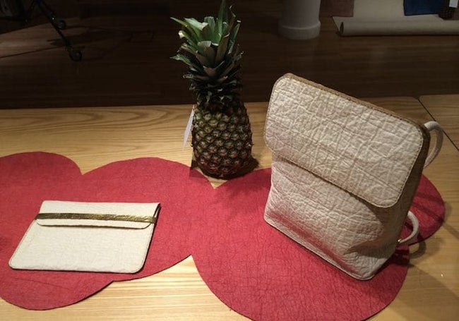 Mochilas y bolsos elaborados con hojas de piña