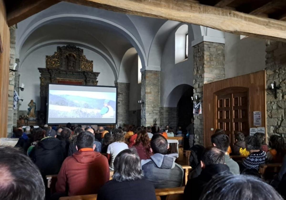 Makroproiektu eolikoen aurka mobilizatu ziren herritarrak Aranon pasa den asteburuan