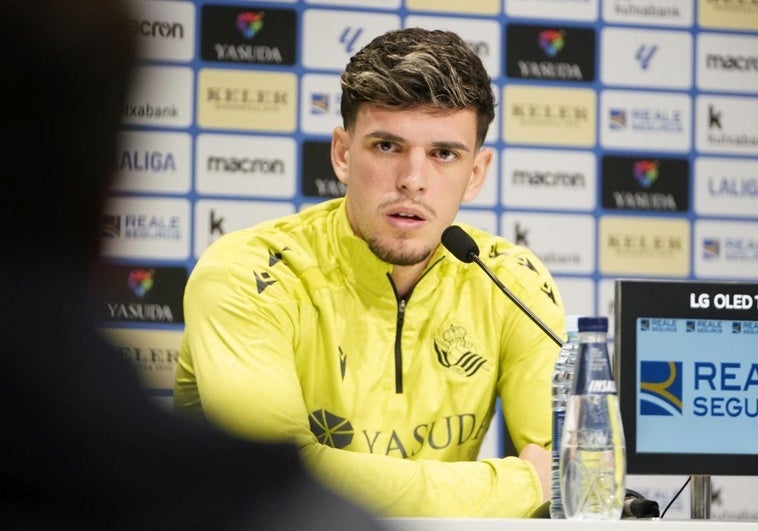 Javi López, durante la rueda de prensa de este miércoles en Zubieta