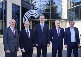 Imanol Rego, en el centro de la imagen, junto al resto de presidentes de Innobasque.