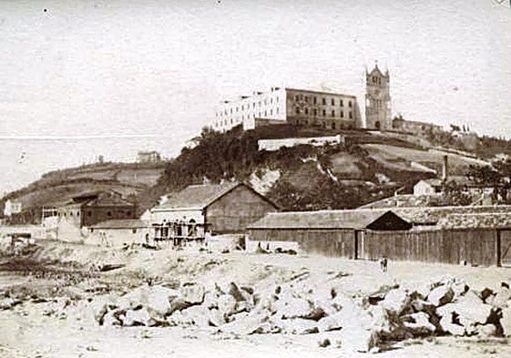 El Gasómetro del cerro de San Bartolomé.