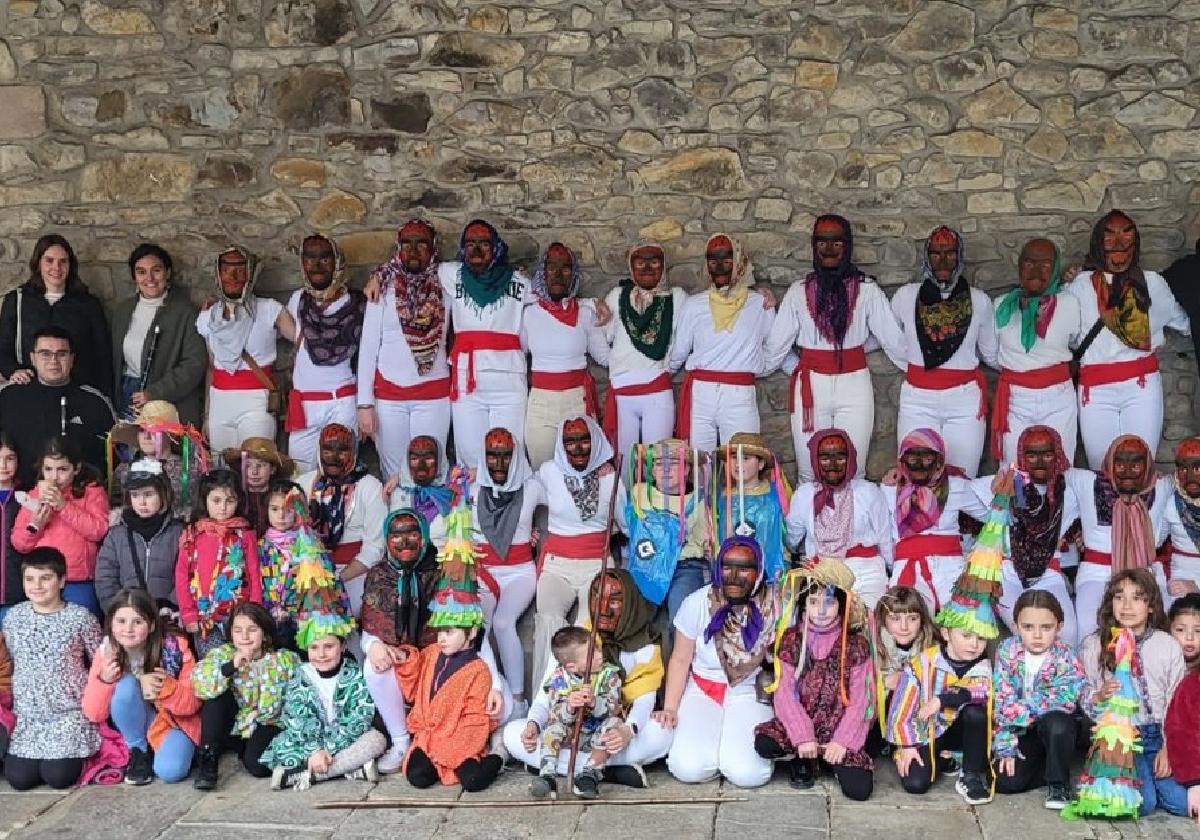 Entzunaldi sorta eta Dantzari Txiki Eguna Toberako ikasleen eskutik