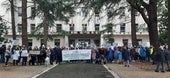 La concentración de veterinarios se ha llevado a cabo en frente de la Subdelegación del Gobierno en Gipuzkoa.