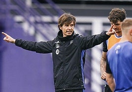 Álvaro Rubio, entrenador del Valladolid, durante un entrenamiento de esta semana