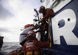 El 'Aita Mari' rescata a 108 personas a la deriva en el Mediterráneo central