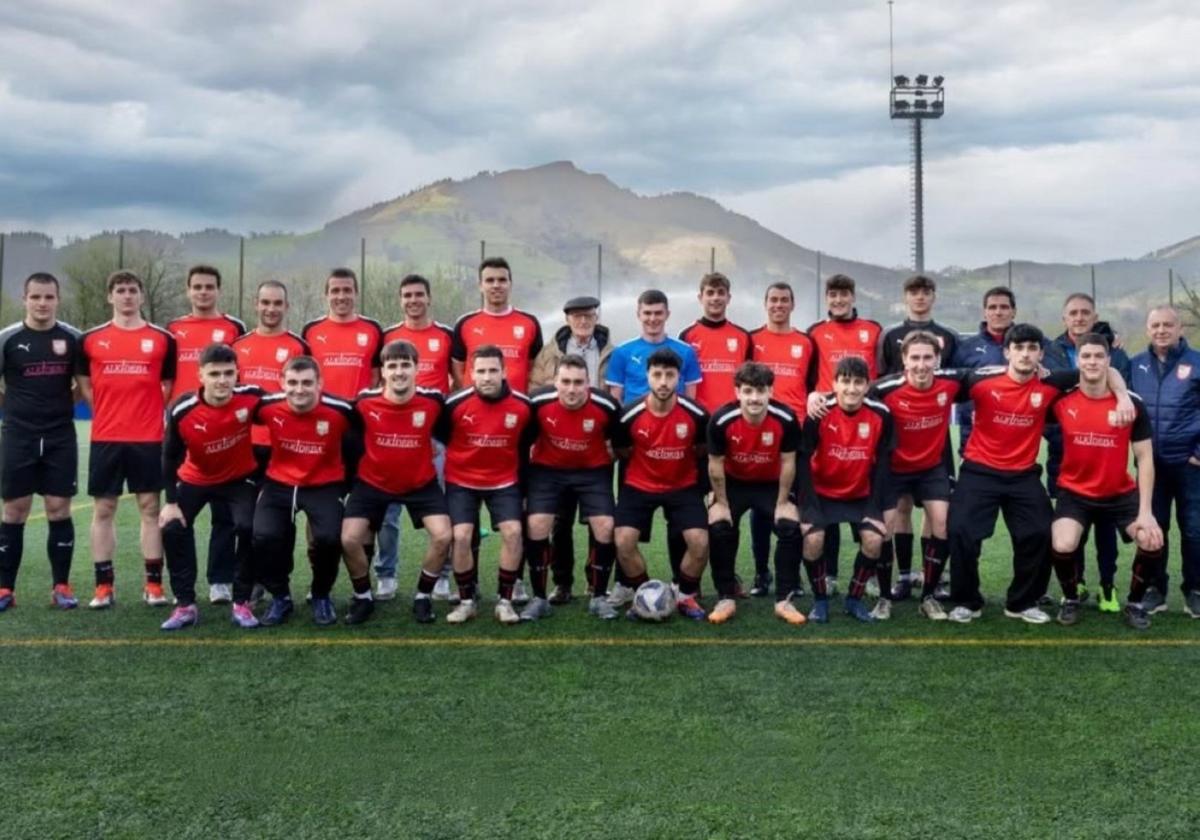 El Urki Alkideba acaricia el ascenso a División de Honor tras vencer en Zarautz