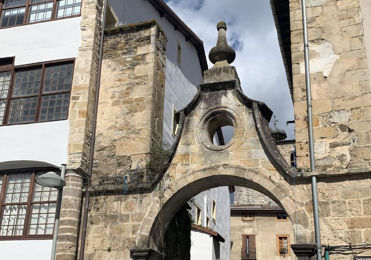 EAJ-PNV propone un plan integral para restaurar las tres puertas históricas del municipio