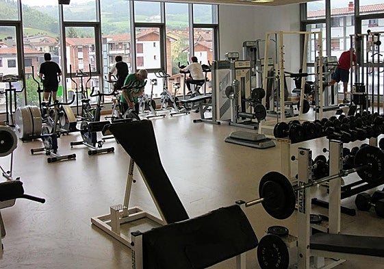 Con el sistema Mugiment Kirol Txartela, los socios del polideportivo tendrán acceso a otros centros deportivos en los horarios indicados.