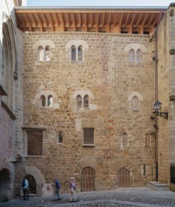 Imagen secundaria 2 - Imagen exterior de la piscina de Altza, comedor en Andoain y Palacio Zarautz de Getaria.