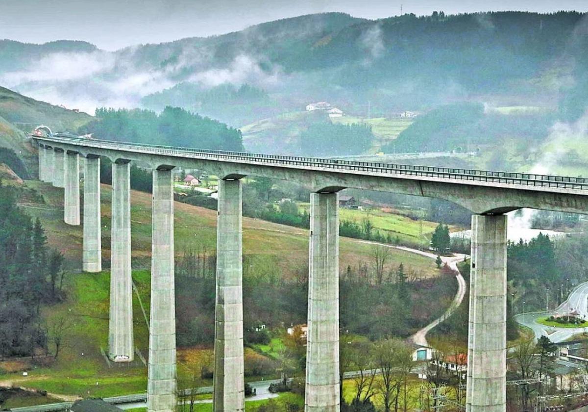 El Gobierno central avanza en la superestructura de la 'Y' vasca ajeno a la polémica