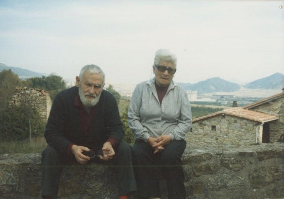 Jorge Oteiza con su esposa Itziar Carreño.