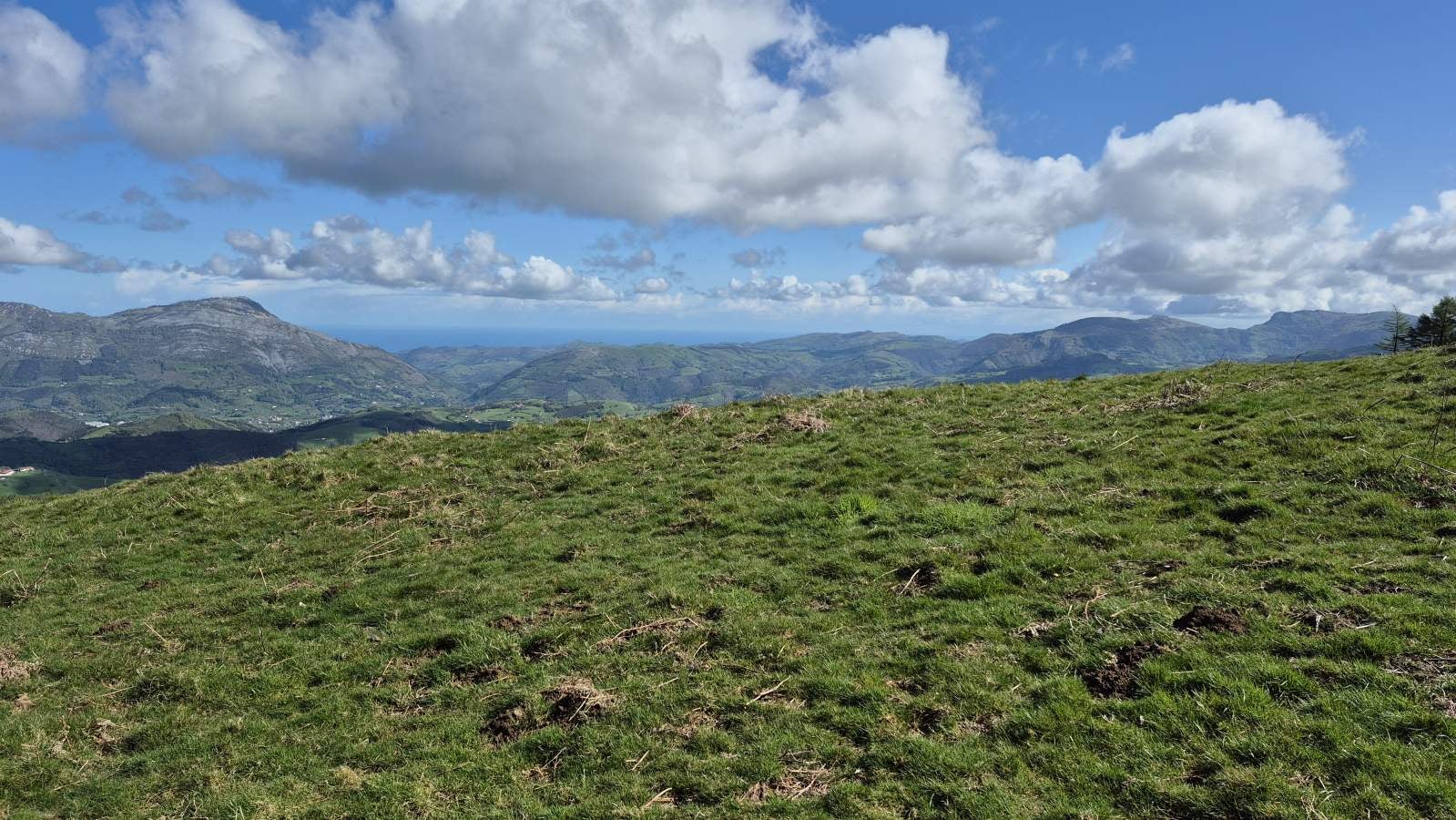Las impresionantes vistas desde la cruz de Izazpi