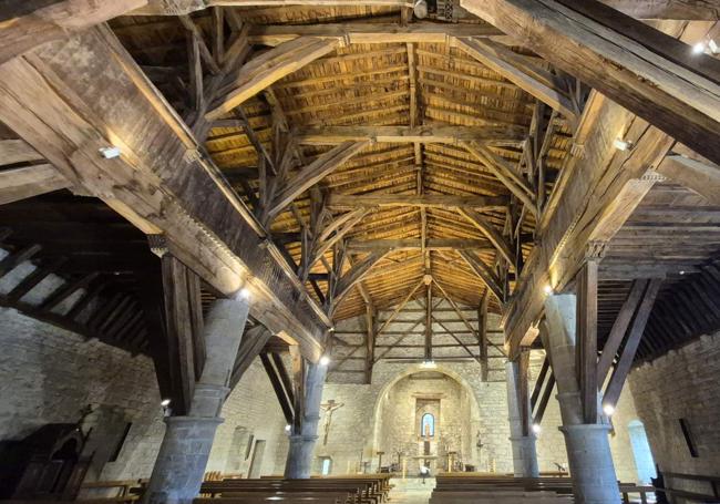 Entramado de madera del interior de la ermita La Antigua, una joya