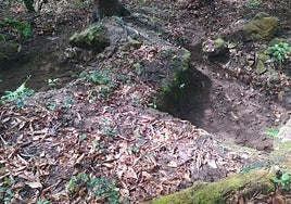 Uno de los agujeros descubiertos por los integrantes de Etxetxo en la zona de Sotxo.