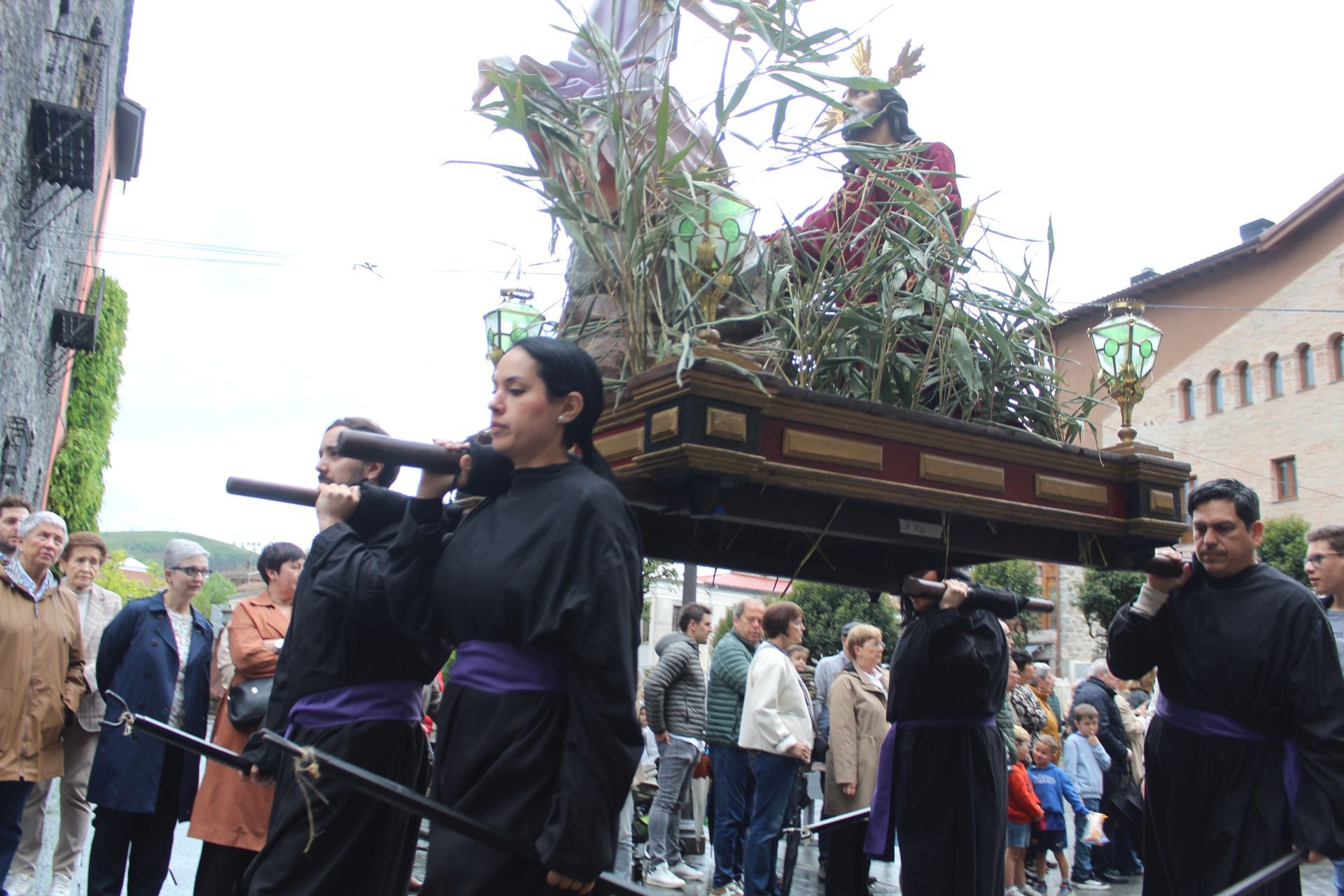 Una procesión más reducida de lo habitual en Azkoitia