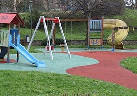 Aspecto actual del parque infantil ubicado en la parte alta de la calle Almirante Gaztañeta, conocido como 'Tubo parkea'.