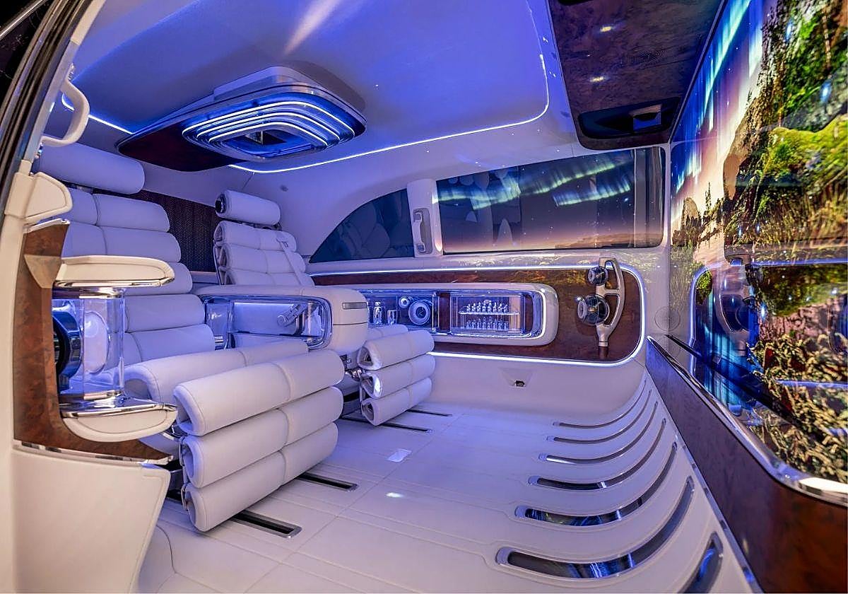 Interior de la nueva furgoneta eléctrica presentada en el Salón del Automóvil de Shangái que Mercedes fabricará en Vitoria.