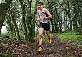 Larrea compite desde 2024 integrado en la escuadra de atletas de montaña de La Sportiva Spana.