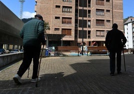 Jubilados en la zona eibartarra de Ipurua.