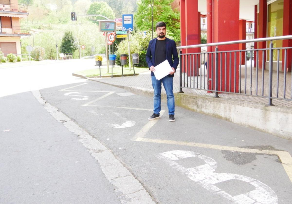 «Valoro el nuevo autobús a Donostia, pero seguiré defendiendo que llegue hasta Legazpi»