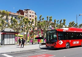 Desde el jueves circulan por la ciudad los nuevos vehículos eléctricos que asisten a las líneas L3 y L4, en la imagen.