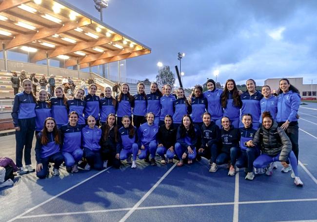 El equipo femenino del Atlético SS, tras su triunfo en Santander.