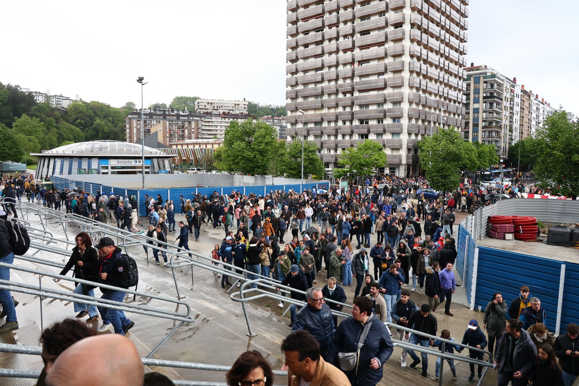 Gran ambiente en Anoeta en la victoria del Aviron