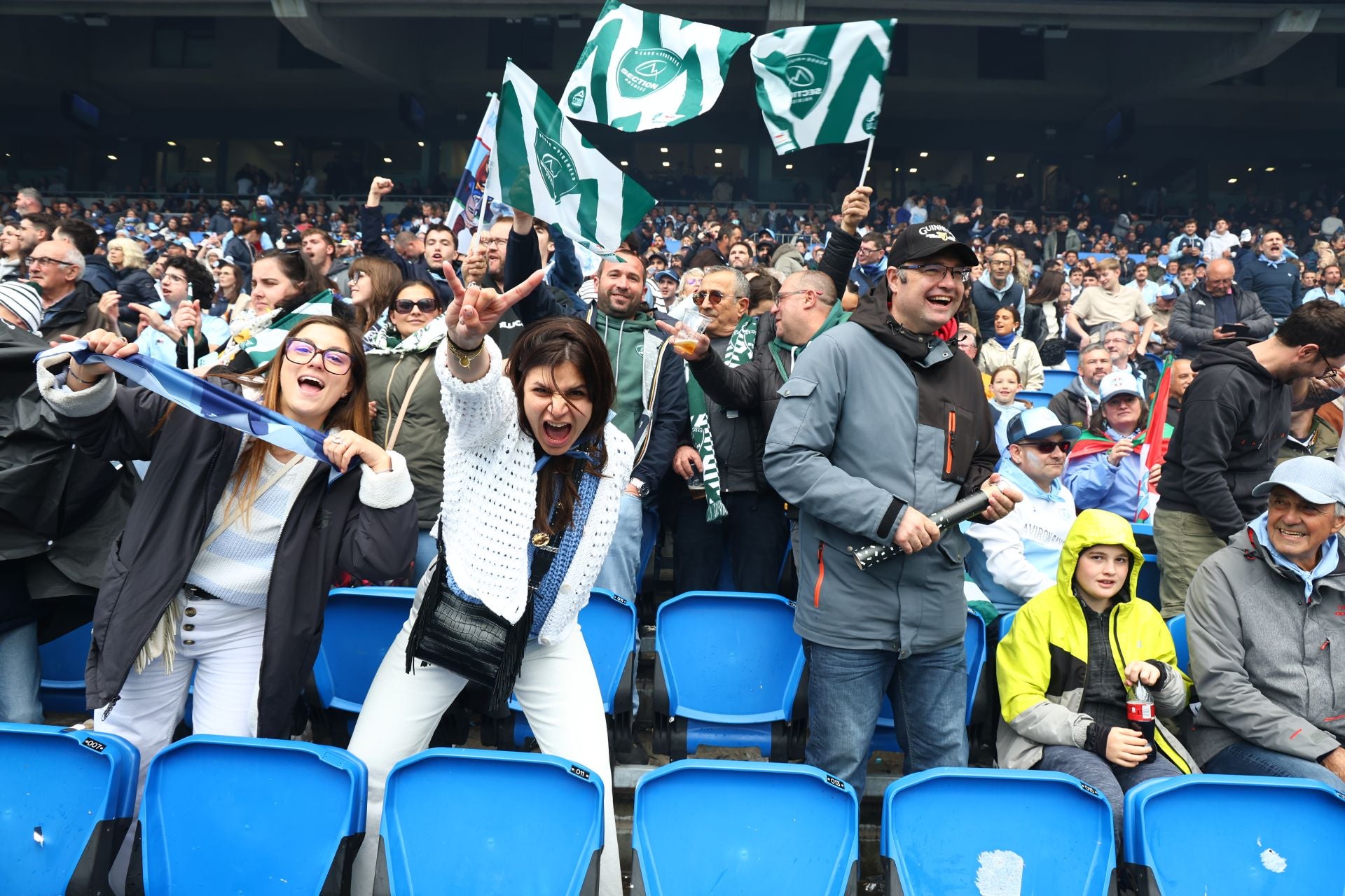 Gran ambiente en Anoeta en la victoria del Aviron