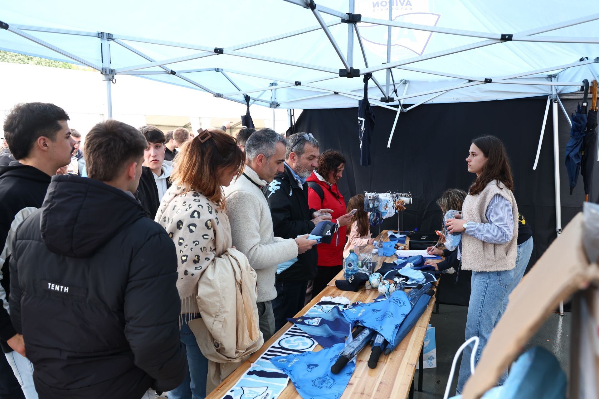 Gran ambiente en Anoeta en la victoria del Aviron